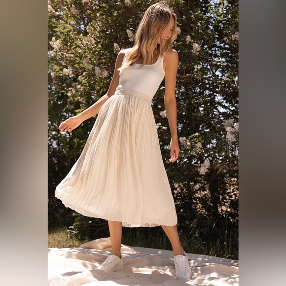 Lulus Dresses & Skirts - Lulus Ivory Pleated Swiss Dot Midi Skirt Women’s size Small